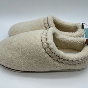 Magellan Outdoors Women's Cozy Cream Slippers
